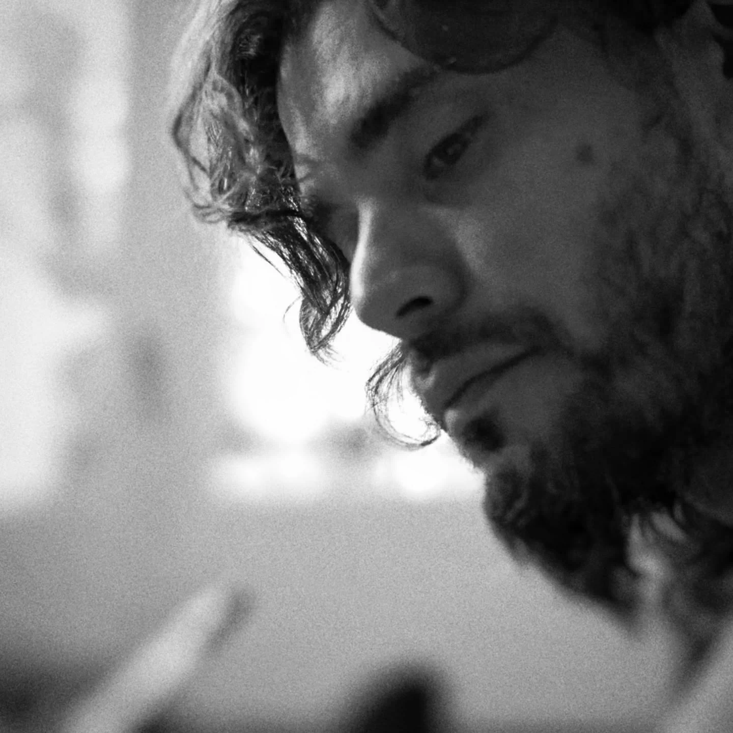 Agustín D'Atri dibujando en el estudio